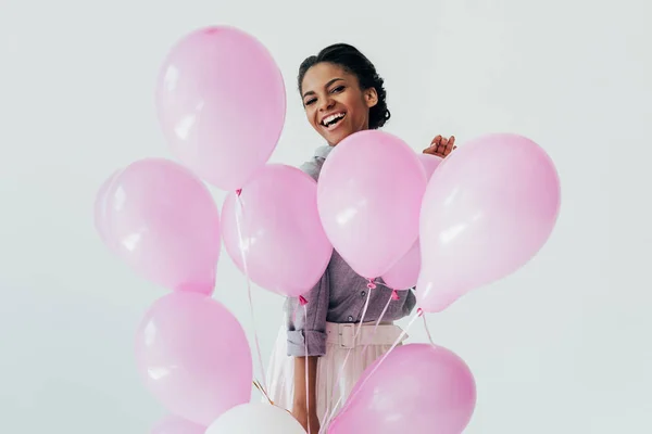 Mujer afroamericana con globos - foto de stock