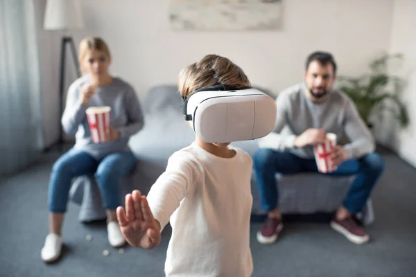 Kid playing in vr headset — Stock Photo