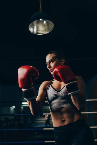 Boxeadora femenina - foto de stock