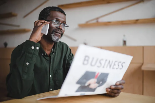 Businessman talking by phone — Stock Photo