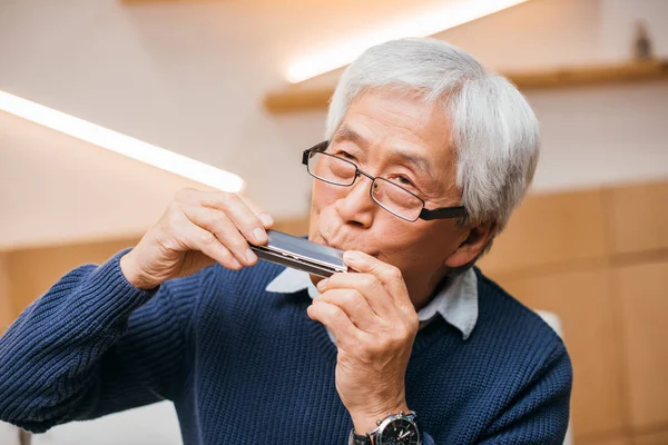 Playing harmonica — Stock Photo