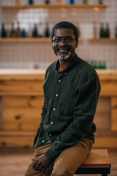 Mature man in bar — Stock Photo