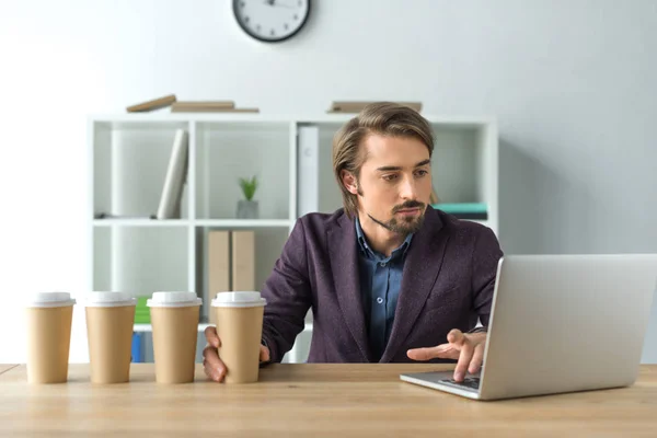 Businessman working at laptop — Stock Photo