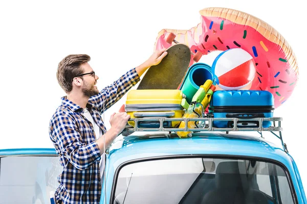 Man with lugagge on car ruff — Stock Photo