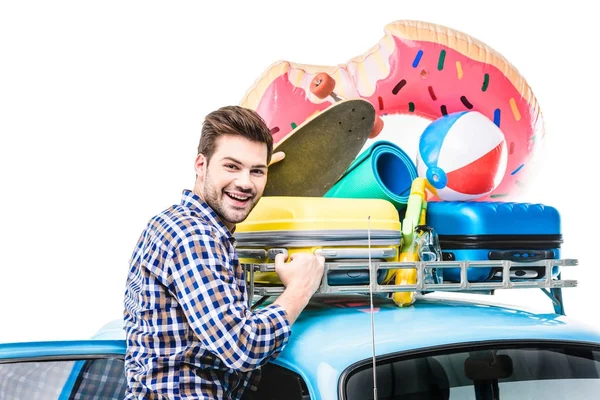 Uomo con bagaglio su ruff auto — Foto stock