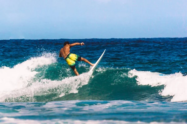 Surfer warten auf eine Welle, Effektfilm, 30.12.2016, Dominicana — Stockfoto