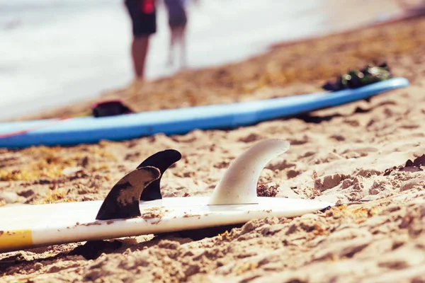 Tavola da surf sulla sabbia si asciuga, l'effetto film — Foto Stock