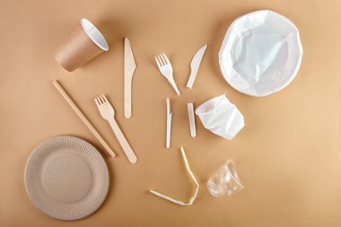 Çevresel malzemelerden yapılmış tek kullanımlık sofra takımı. Çevre dostu tencereler, geri dönüşümlü malzemelerin sıfır atık üretimi. Kağıt tabaklar, bardaklar, kokteyl tüpleri. Tahta çatallar ve bıçaklar.. 
