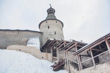 Pskov Kremlin 'in antik duvarları. - Rusya. Ocak 2019.