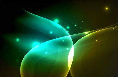 Karanlıkta parlayan dumanlı dalgalar