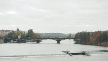 Prague, Çek Cumhuriyeti panorama tarihi Charles Köprüsü'ne ve Vltava Nehri ile