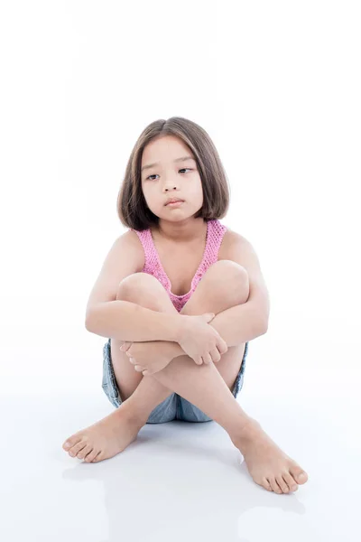 Oturan Asya şirin kız portresi