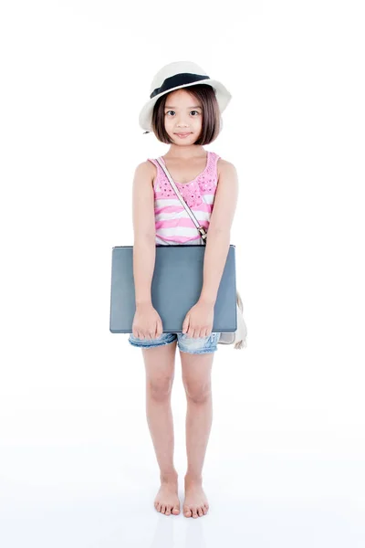 Mutlu Asyalı kız holding dizüstü