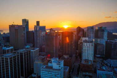 Vancouver altın saatinde gözcülük yapıyor