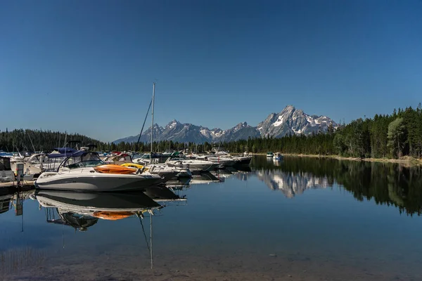 Yachthafen Jackson Lake Grand Teton Nationalpark Mit Booten Vordergrund Nur — Stockfoto