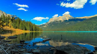 Zümrüt gölde Yoho Milli Parkı, Bc, Kanada