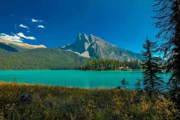 Smaragdzöld tó, a Yoho Nemzeti Park, Bc, Kanada — Stock Fotó