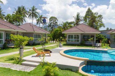 Evim, güzel bir yüzme havuzu ve palmiye ağacı, Samui, Tayland
