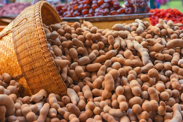 Hasır sepet ve demirhindi Asya Fuarı üzerinde kapat