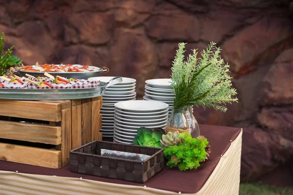 Tablo gıda ve Bahçe levha ile dekore edilmiş