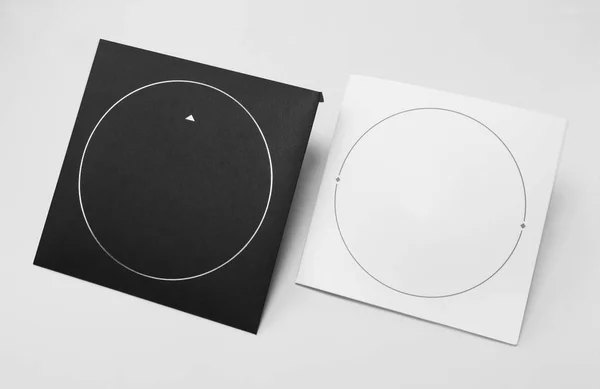 Zarf ve kartpostal Mockup, siyah ve beyaz tasarım kağıt,