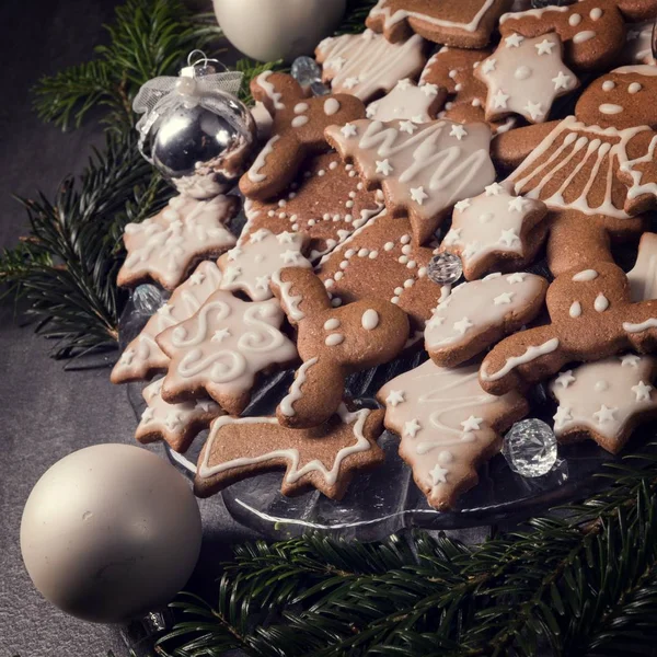 Close Van Gebakken Gingerbreads Met Slagroom Sterren Voor Kerstmis Stockfoto