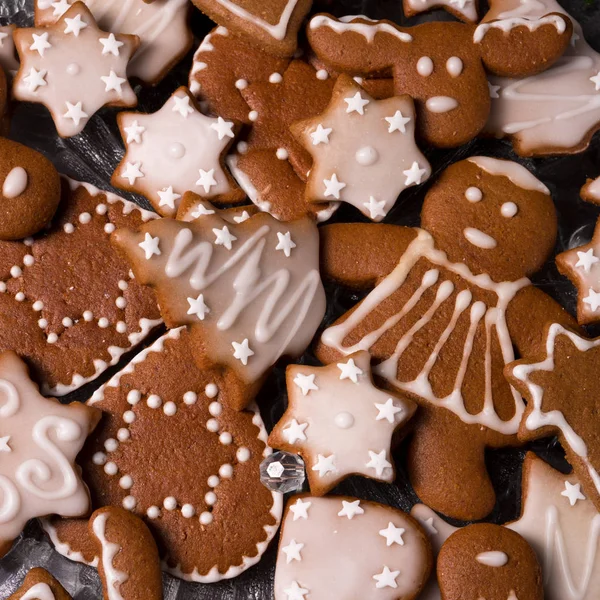 Close Van Gebakken Gingerbreads Met Slagroom Sterren Voor Kerstmis Rechtenvrije Stockfoto's