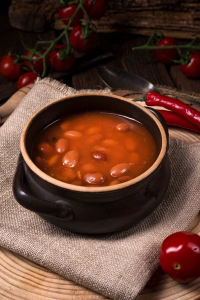 iştah açıcı domates soslu fasulye