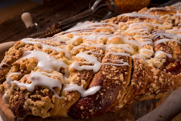 Reçel ile örgülü Maya topuz