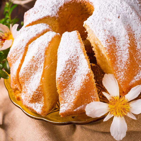 Vista Cerca Pastel Pascua Con Flor —  Fotos de Stock