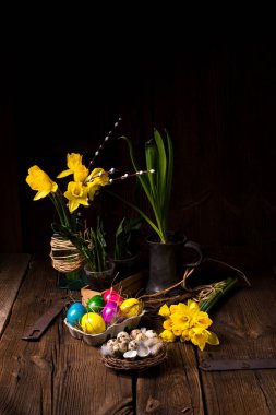 Paskalya yumurtaları ve Nergis