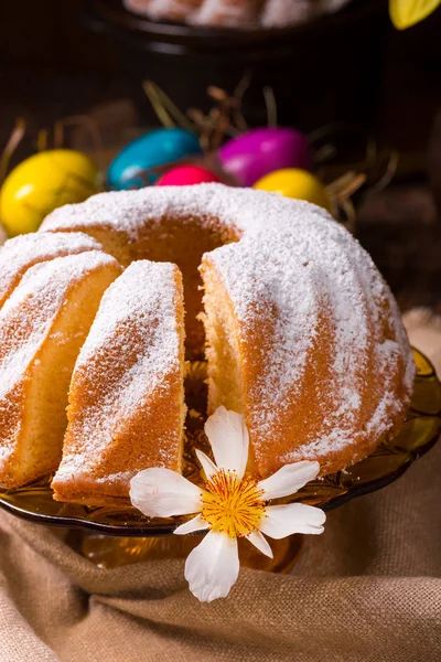 Pastel Pascua Con Polvo Huevos —  Fotos de Stock