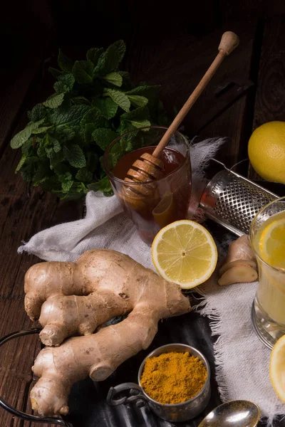 lemon- ginger lemonade with honey