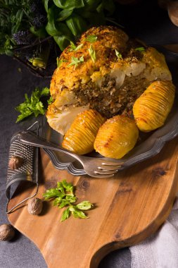 Kıyma ve Hasselback patates dolması karnabahar