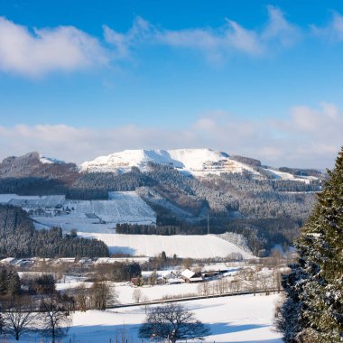 Sauerland kış arka planda