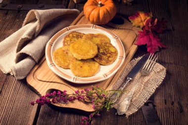 Patates gözlemesi kabak püresi ile