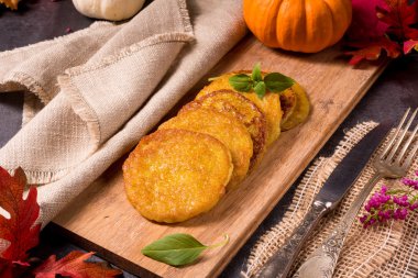 Patates gözlemesi kabak püresi ile