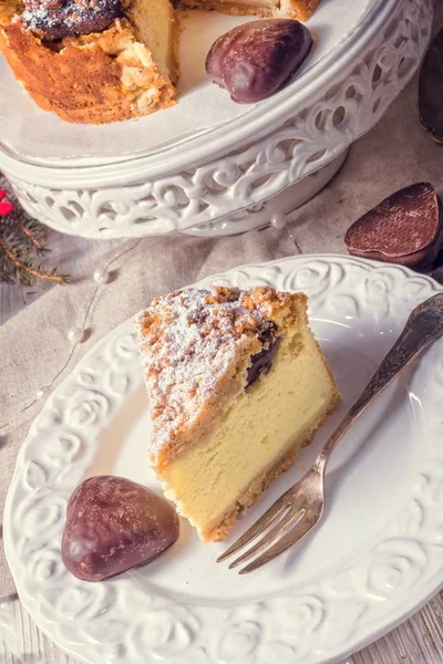 Gâteau au fromage de Noël sur assiette blanche — Photo