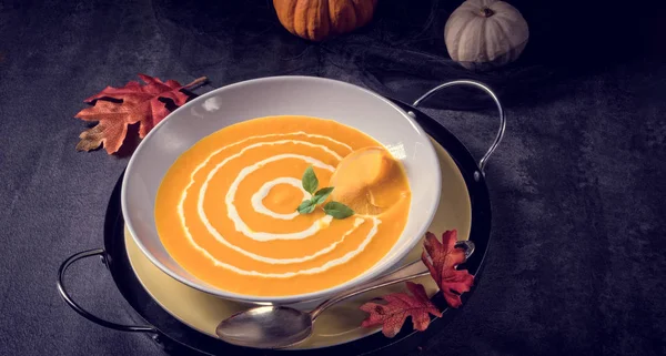 Kürbissuppe mit Orange — Stockfoto