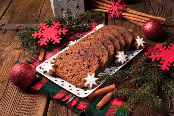 Lebkuchen auf weißem Tablett — Stockfoto