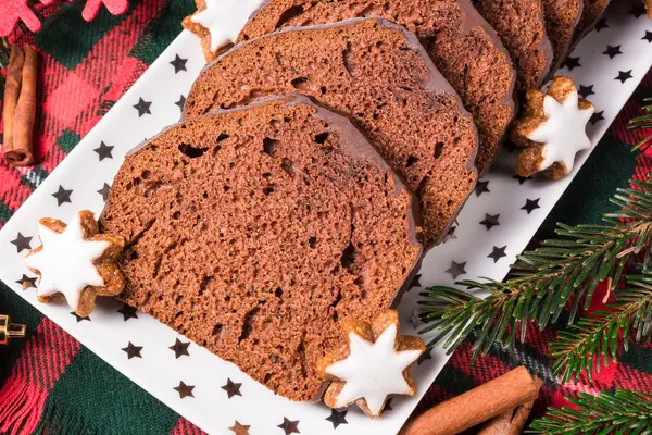 Lebkuchen auf weißem Tablett — Stockfoto