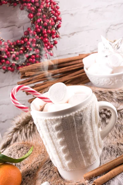 Hot chocolate with marshmallows — Stock Photo, Image