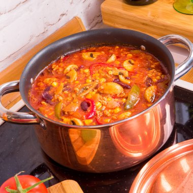 Chili con Carne bir ocakta