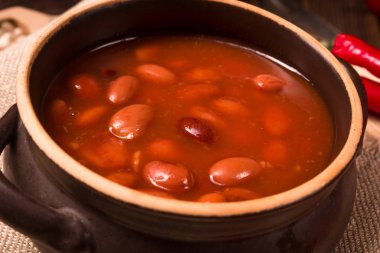 fasulye domates sosu çorba ile