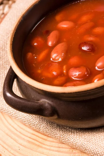 トマト醤油スープと豆 — ストック写真