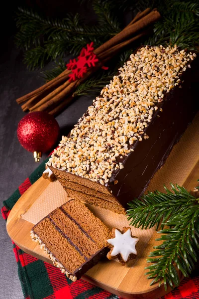 Cut gingerbread cake — Stock Photo, Image