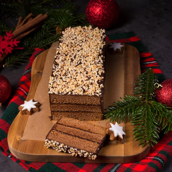 Cut gingerbread cake — Stock Photo, Image