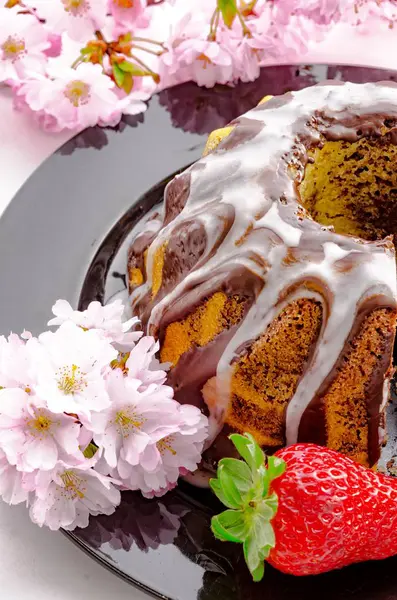 Fresh homemade cake — Stock Photo, Image