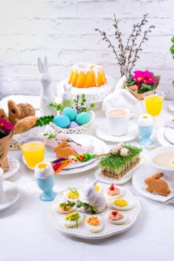 Lezzetli doldurulmuş yumurta