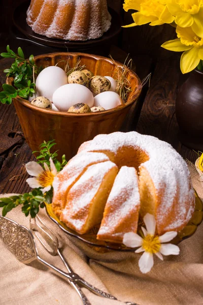 Bir şekilde dekore edilmiş Paskalya kek — Stok fotoğraf